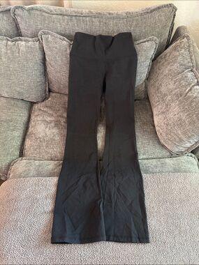 High-Waist Black Boot-Cut Active Pants with phone pocket in the back